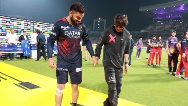 At Eden Gardens, KKR owner Shah Rukh Khan embraces Virat Kohli and shows him the hook step to "Jhoome Jo Pathaan."