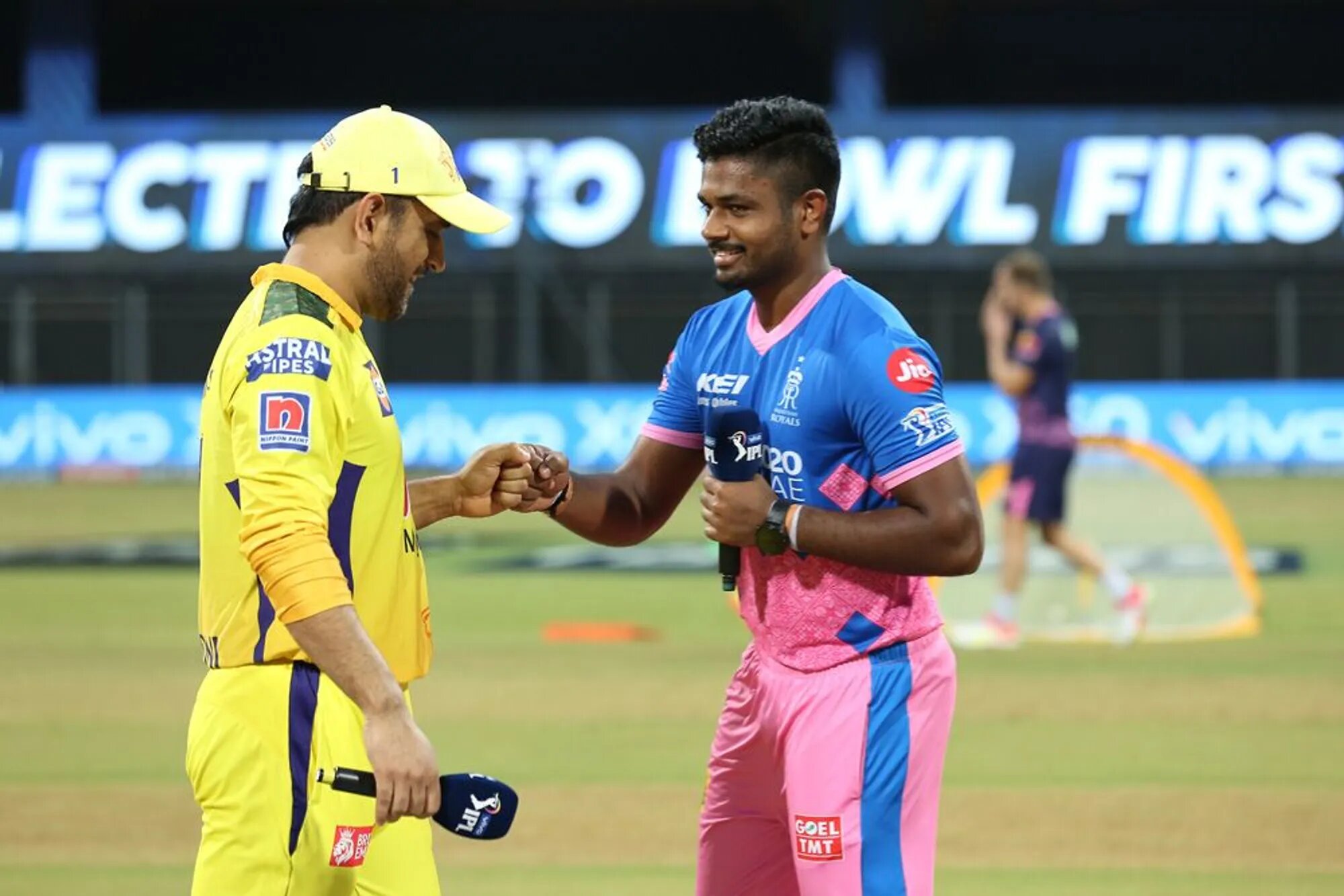 Before the CSK vs. RR match, MS Dhoni and Sanju Samson bat in the nets together.