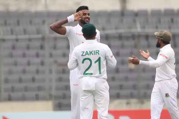 Bangladesh inching closer to massive first innings lead