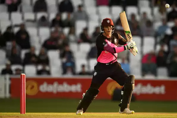Explosive Somerset outmuscle Essex to go top of the ranking.